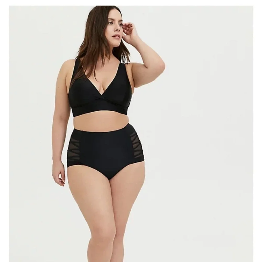 New! Torrid sz‎ 4 Deep V Triangle Swim Suit Bathing Top 4X